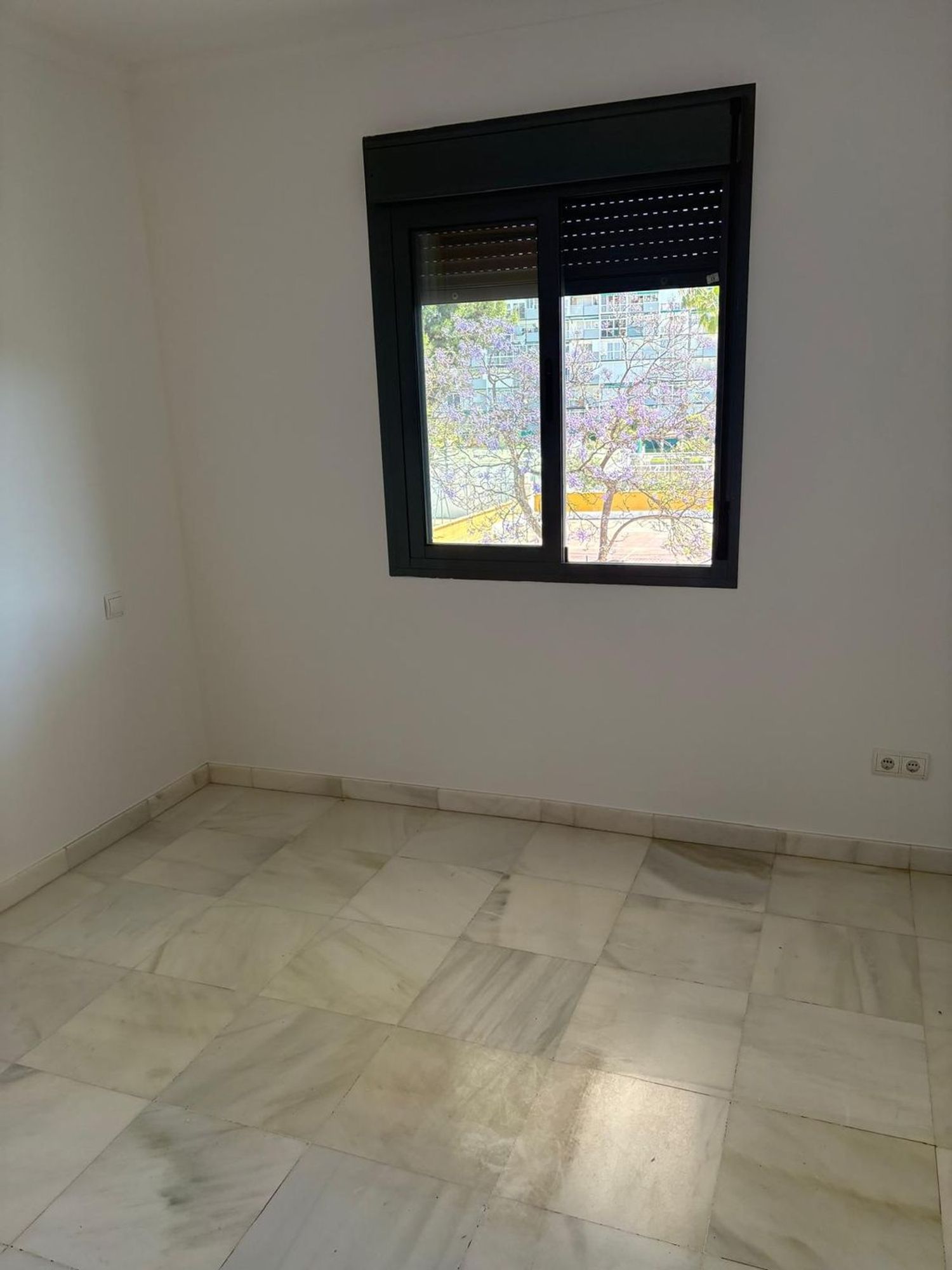 Chalet adosado en Avenida de los Abedules, 19 - Foto 3