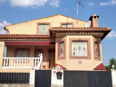 Chalet en  Calle Cantabria 3 - Foto 1