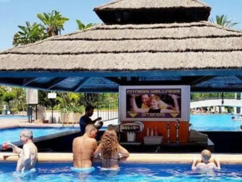 Piso en Benalbeach, 103