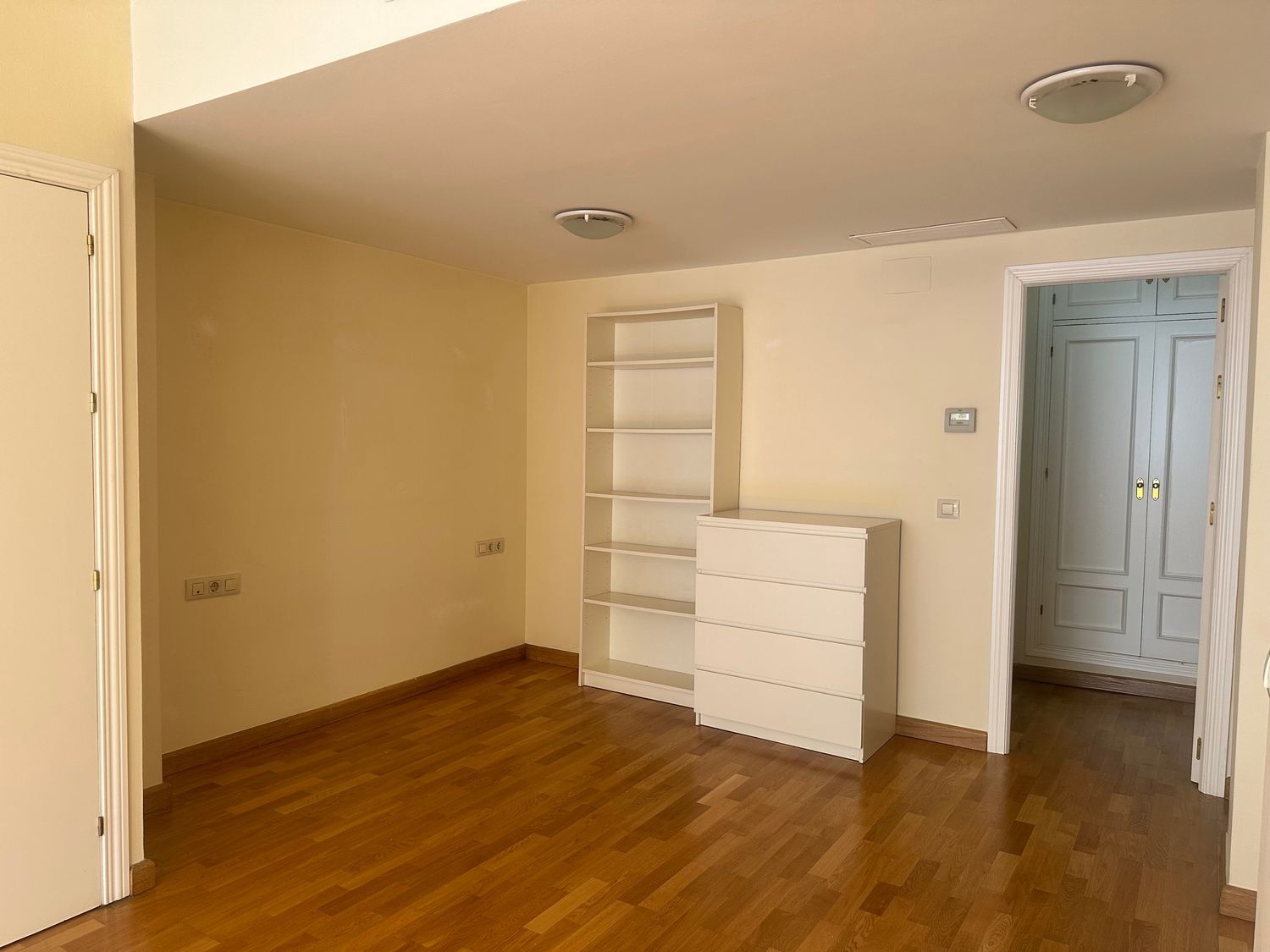 Estudio en calle Amador de los Ríos, 1 - Foto 9