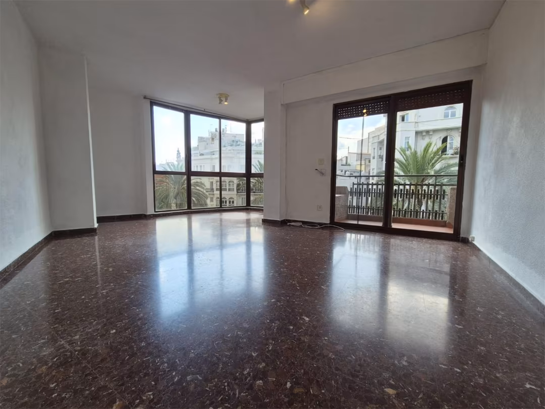 Piso en  Avinguda del Regne de València 37