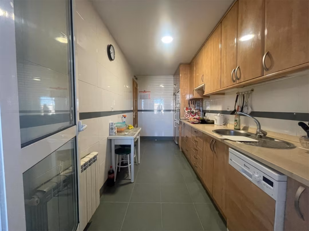 Piso en  Avenida de Camilo José Cela 11