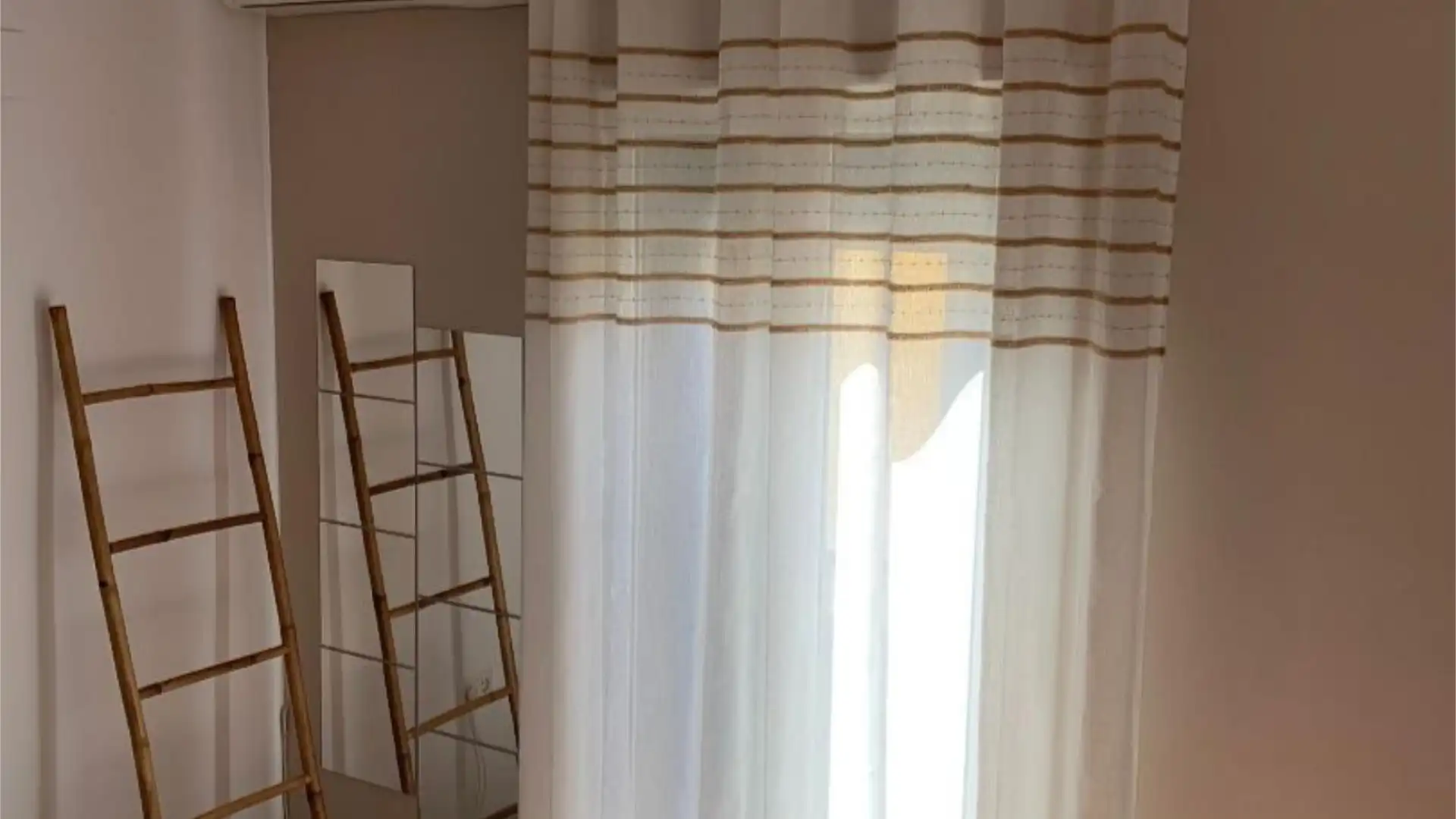 Casa adosada en  Calle de la Hijuela 19 - Foto 29