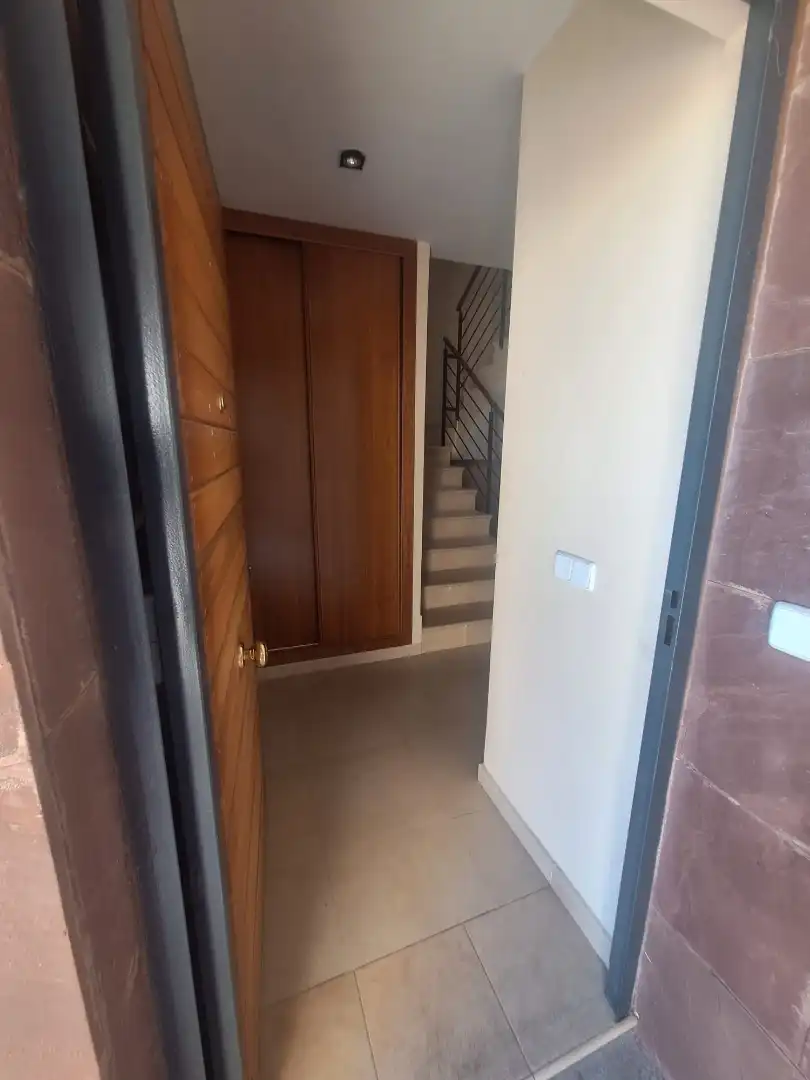 Casa adosada en  Calle Torralba de Calatrava 8 - Foto 4