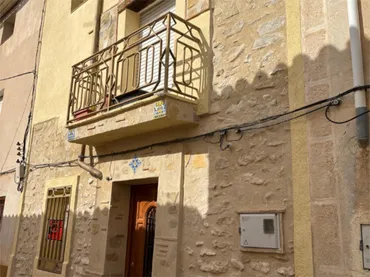 Casa adosada en  Calle la Fuente 16 - Foto 1