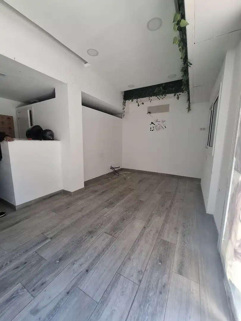 Local comercial en  Carrer del Doctor Robert 166 - Foto 2