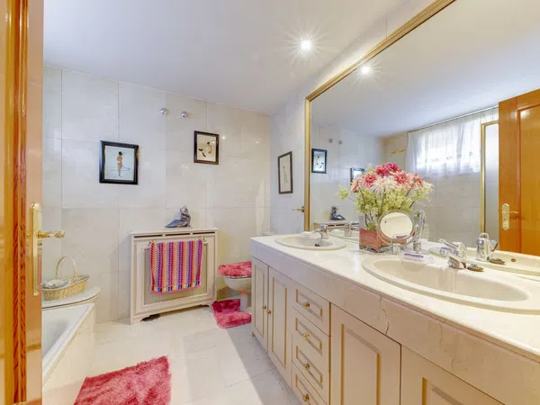 Chalet adosado en Barrio Valdezarza - Foto 28