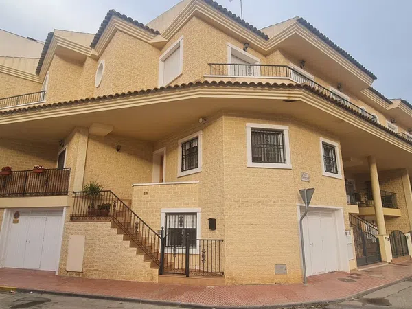 Chalet adosado en Calle Carlos I, 10 - Foto 1