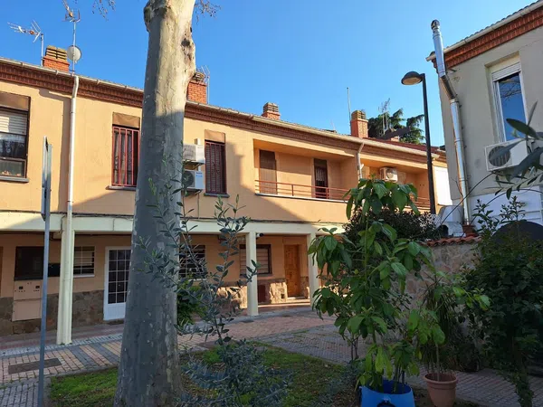 Chalet adosado en Urb. caserío de perales Perales del Rio - Foto 4