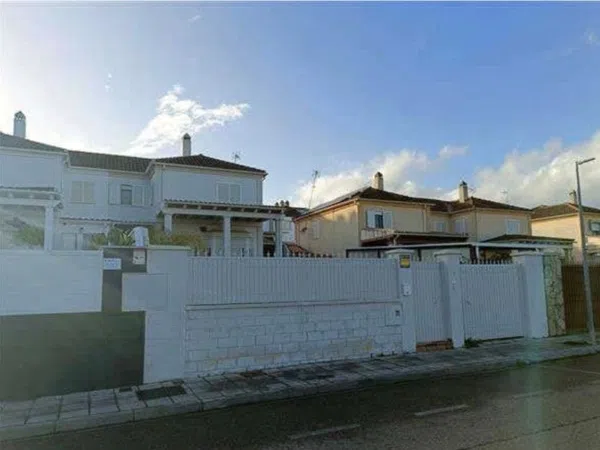 Chalet pareado en calle Pastora Pavon Cruz, 7 - Foto 1