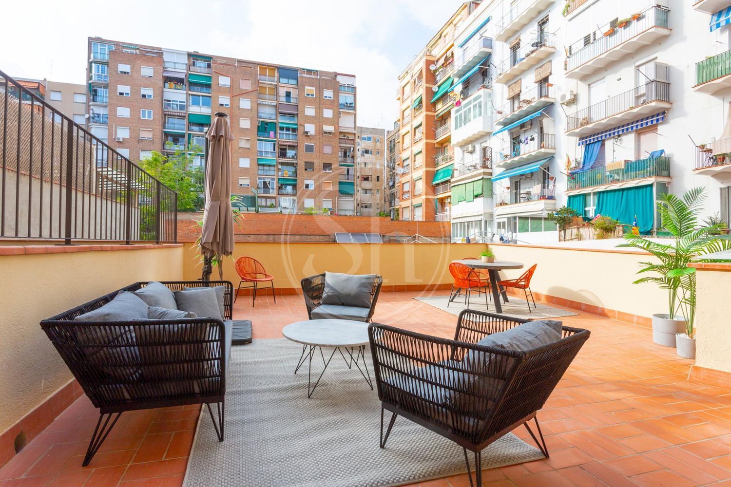 Piso en Calle del Consell de Cent - Foto 3