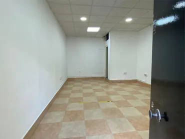 Local comercial en  Calle Puerto de Envalira 8 - Foto 1