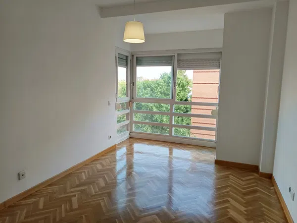 Piso en calle de Julián Camarillo, 59