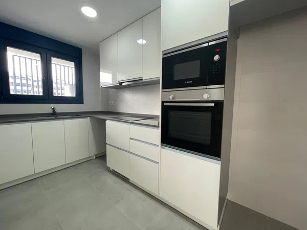 Piso en La Catalana - Foto 4