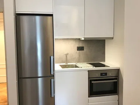 Estudio en calle de Viriato, 27