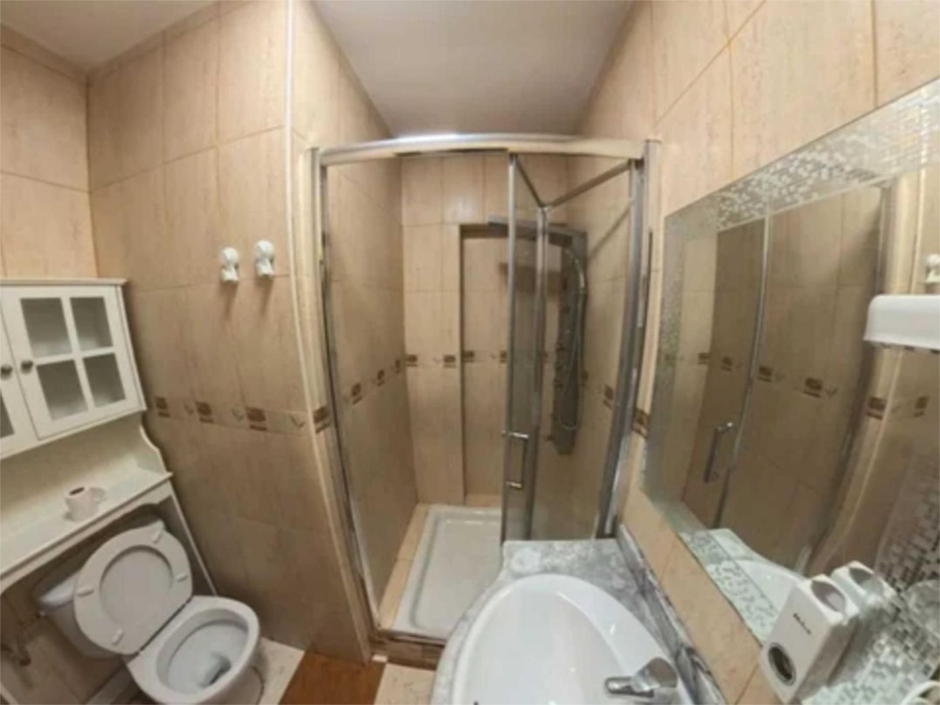 Piso en  Calle del Alcalde de la Cruz Ceballos 8 - Foto 5