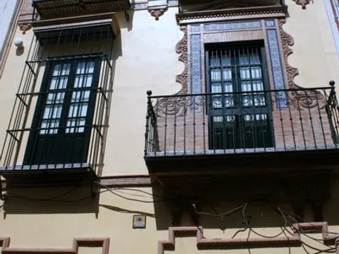 Estudio en calle Santas Patronas, 37