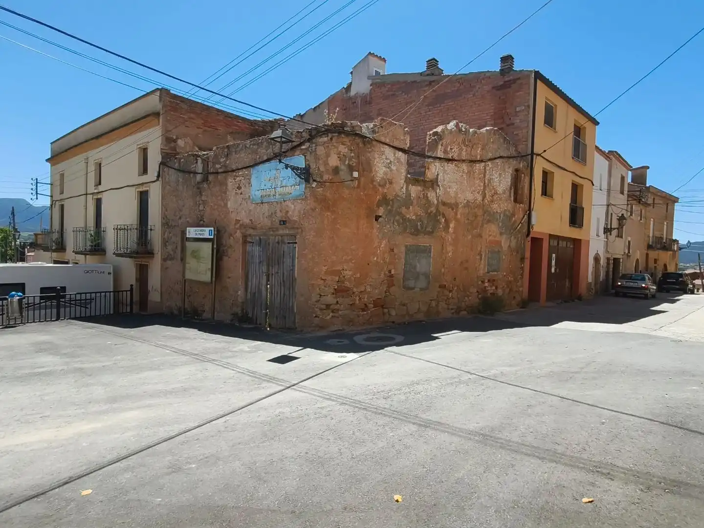 Planta baja en  Carrer Montblanc 1 - Foto 2