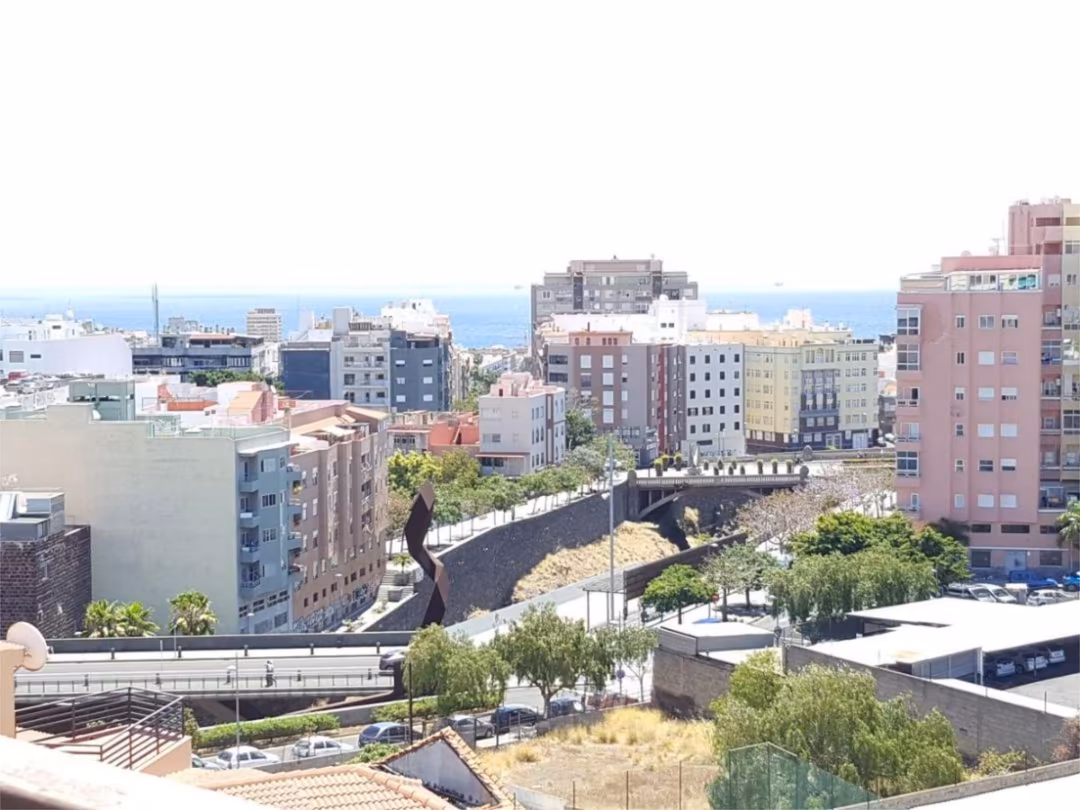 Piso en  Avenida Islas Canarias 37