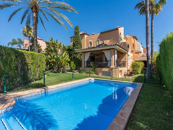 Chalet pareado en calle Arroyo de Camino Viejo Ojen, 33