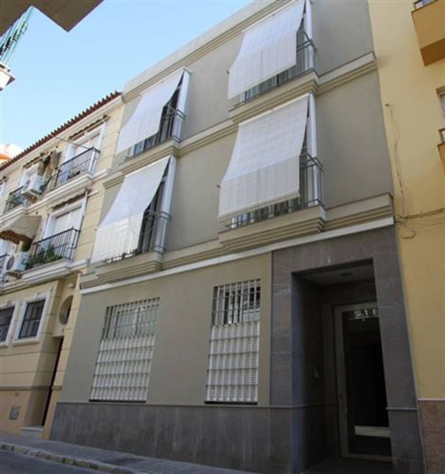 Estudio en calle isabel la católica, 6 - Foto 1