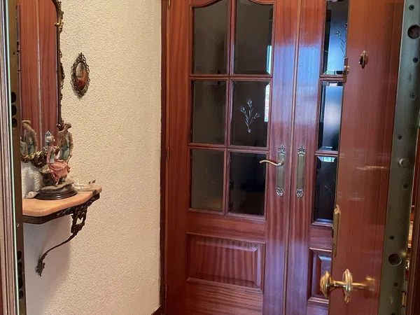 Piso en calle de Menasalbas, 6 -8