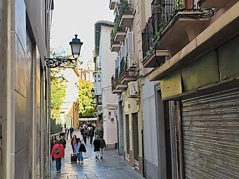 Piso en calle silencio, 6