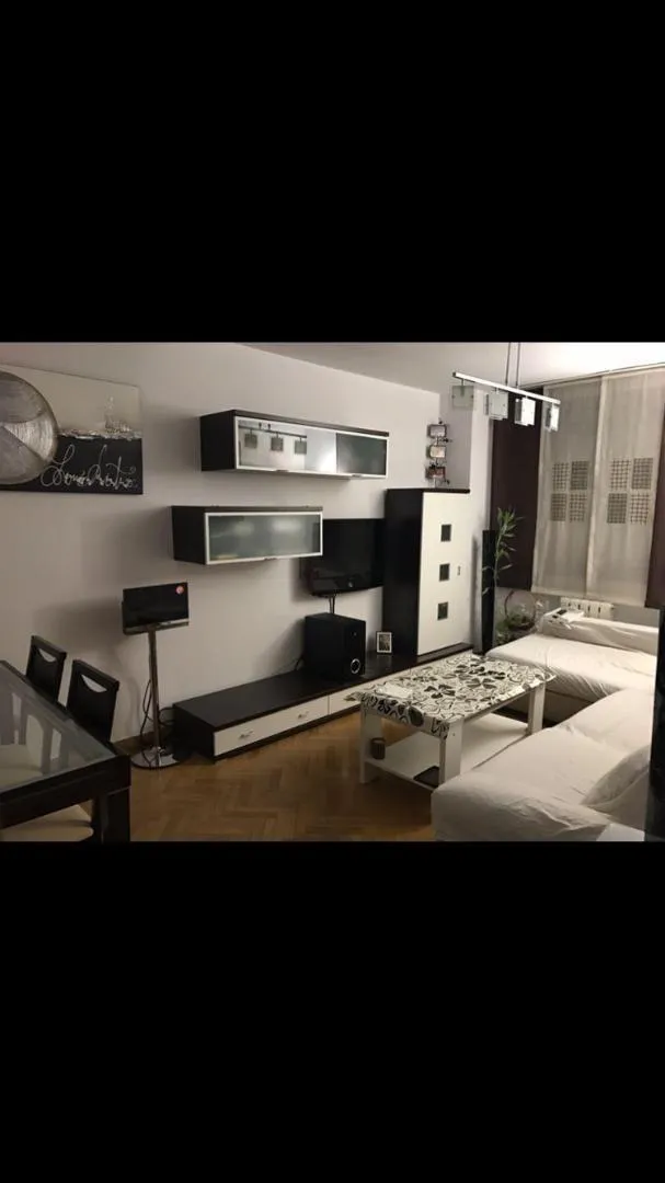 Piso en  Calle Flora Tristán 12