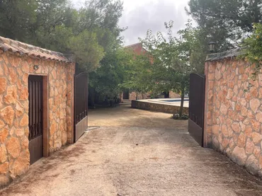 Chalet en  Calle Graciano Atienza 27 - Foto 2