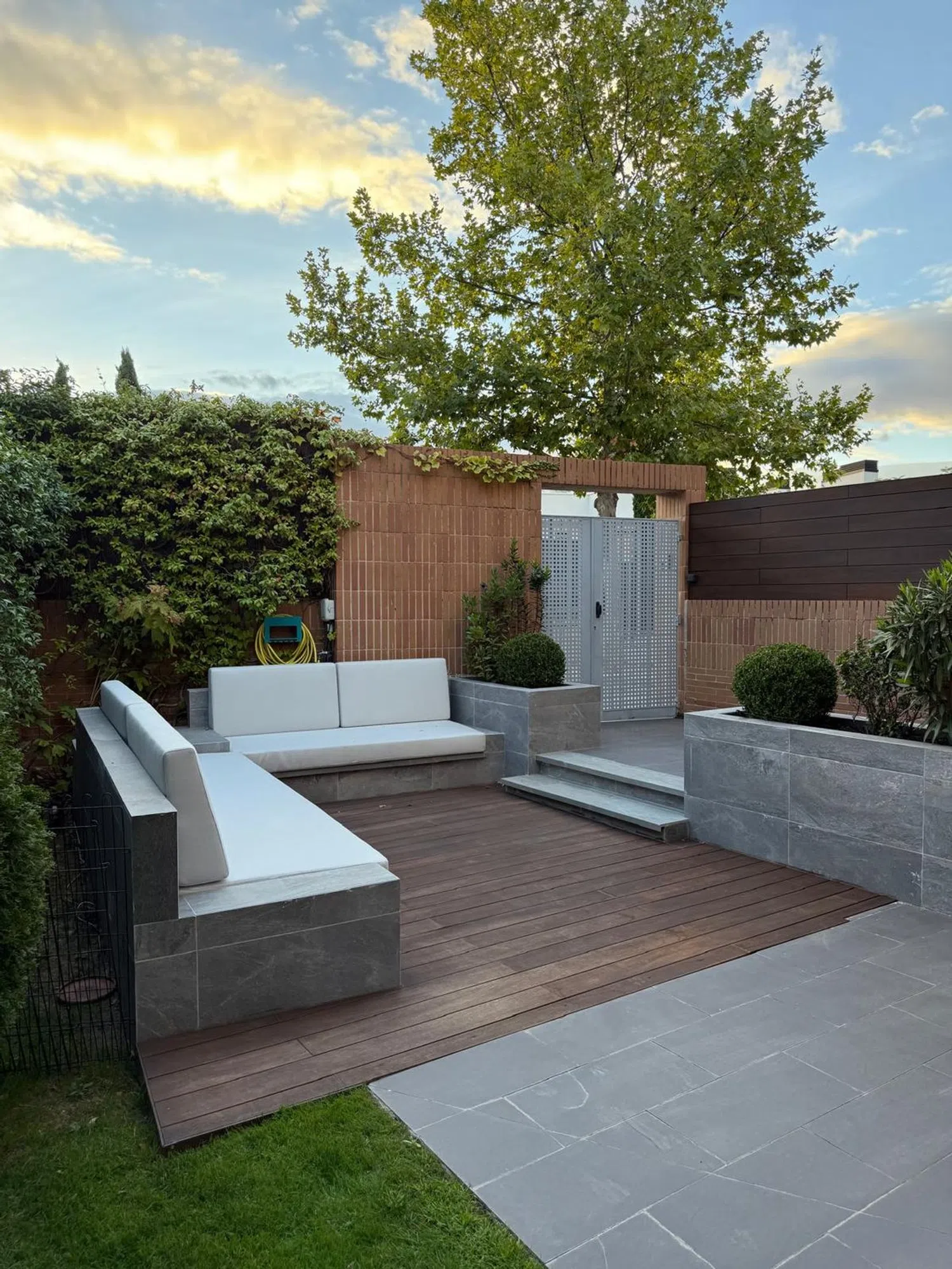 Chalet pareado en calle Xunta de Galicia, 1 -4 - Foto 1