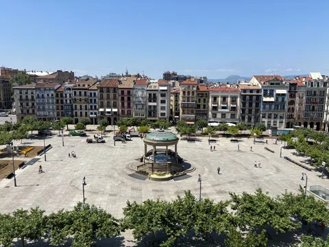 Piso en plaza del Castillo, 9