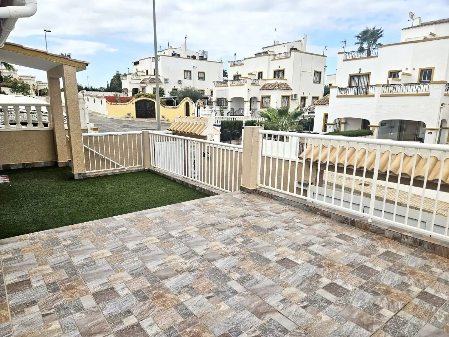 Casa adosada en  Calle Lagunas de Ruidera 73 - Foto 4