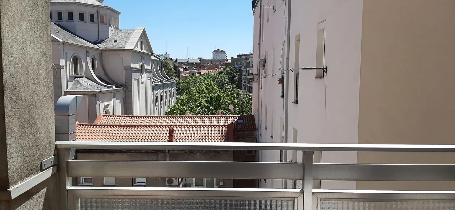 Piso en calle de Guzmán el Bueno, 30 - Foto 3