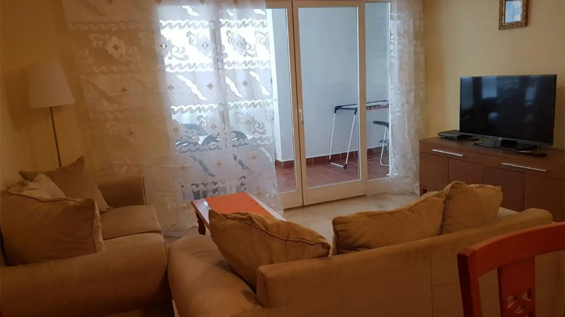 Piso en  Avenida Nuestro Padre Jesús Cautivo 21 - Foto 2