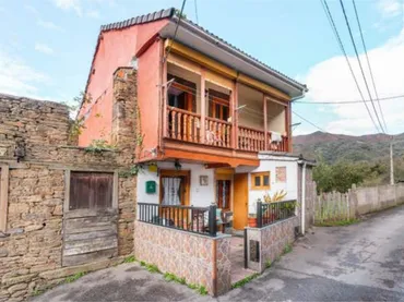 Chalet en Villandio, Mieres. - Foto 1