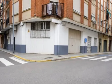 Local comercial en  Carrer de Ramón y Cajal 30 - Foto 1