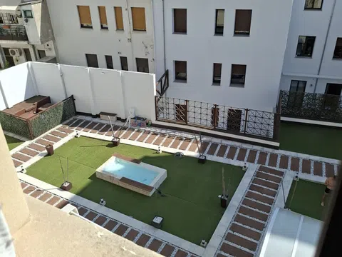 Estudio en avenida de Italia, 10 -12