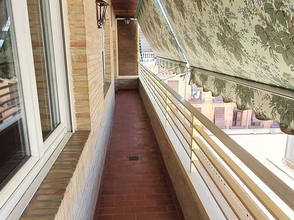 Piso en calle Gran Vía de Colón, 21 - Foto 2