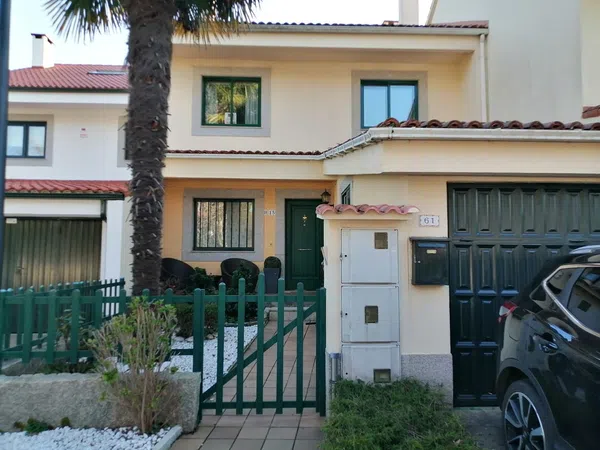 Chalet adosado en calle Regos, 61