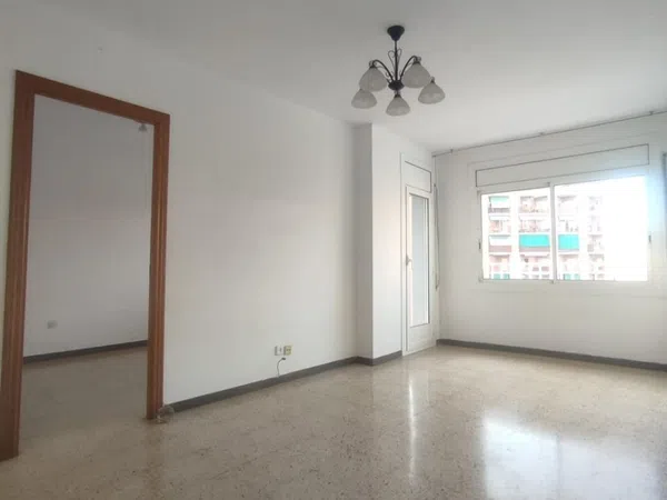 Piso en avenida del Carrilet, 337