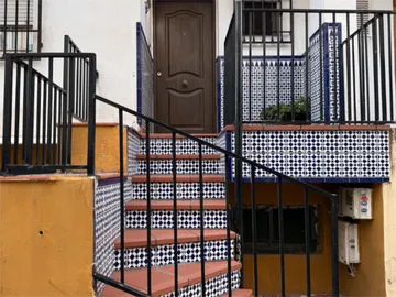 Casa adosada en  Calle Acceso Primero Mariano José de Larra 8 - Foto 1