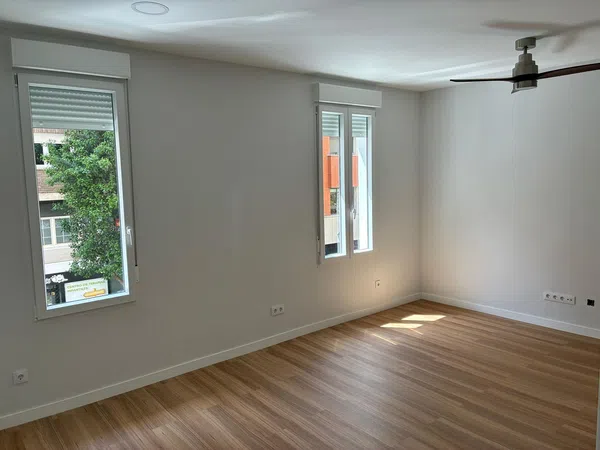 Piso en calle de Menorca, 21