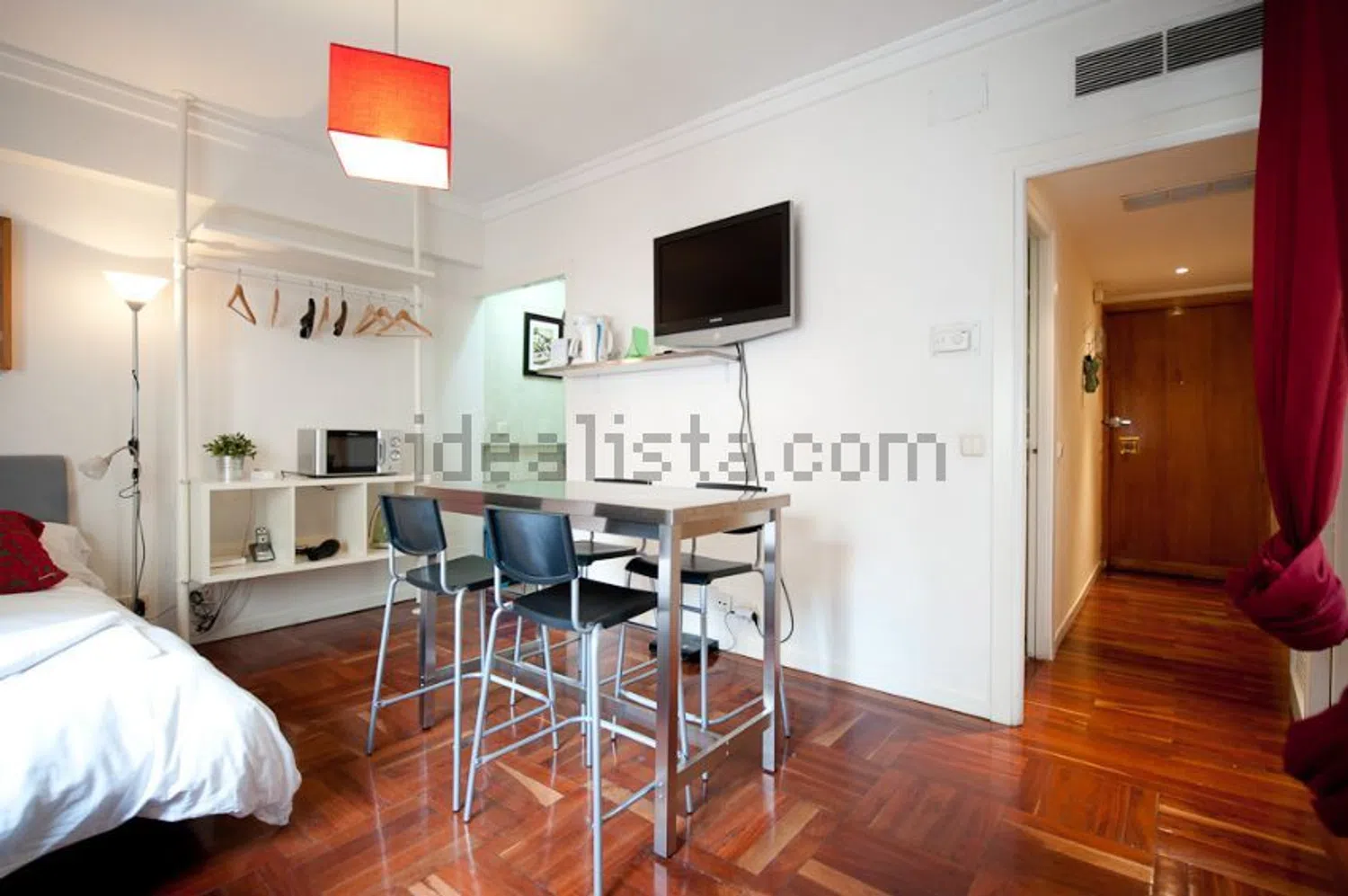 Estudio en plaza de los Mostenses, 11