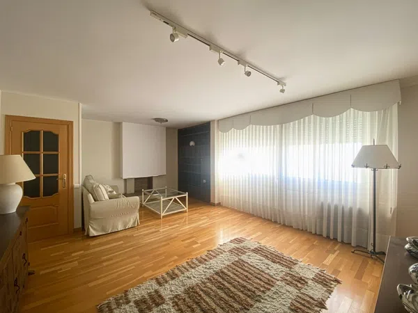 Piso en calle de Fermín Caballero, 52