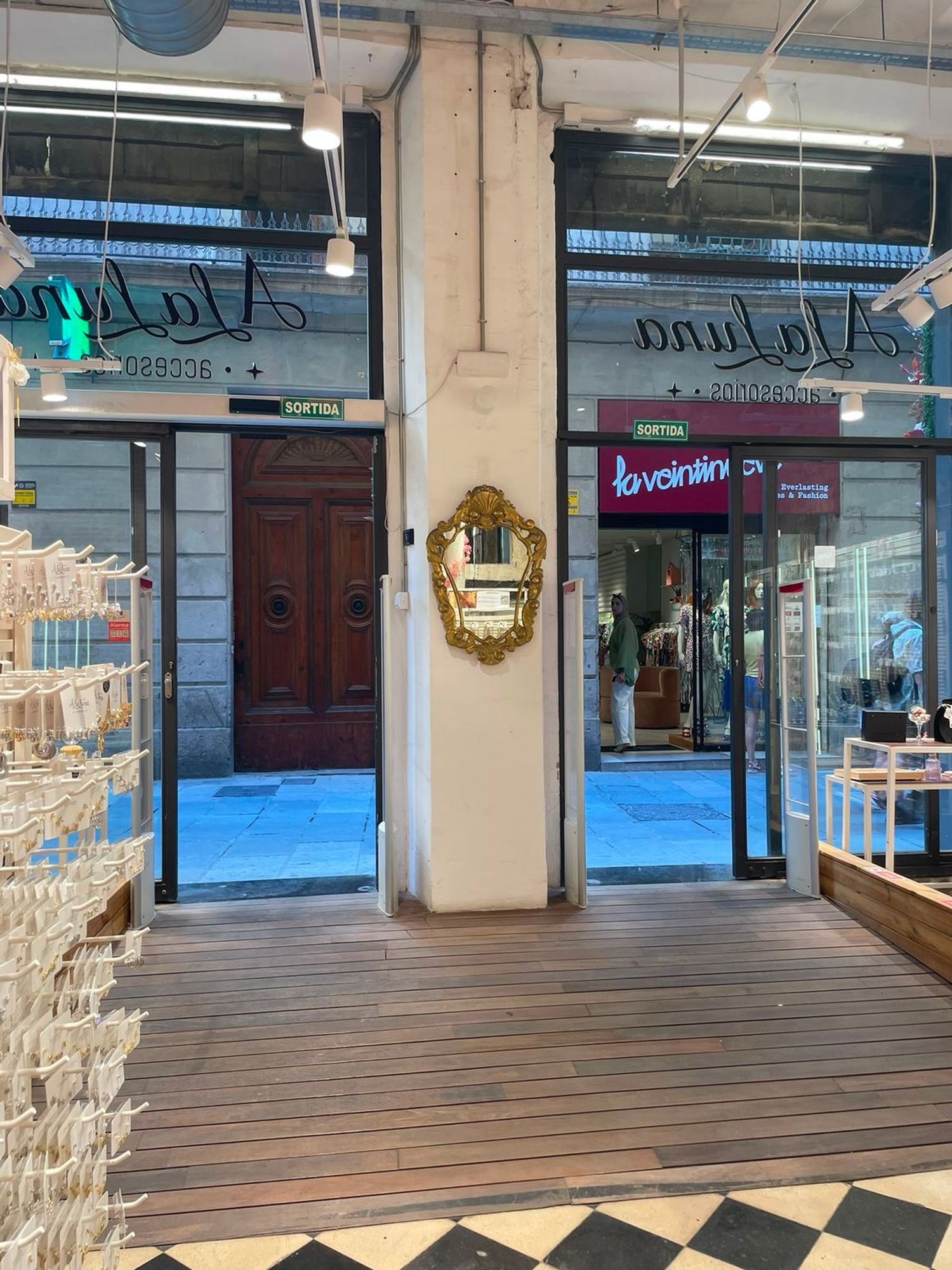 Local en Tienda en Calle dels Banys Nous, 15, El Gòtic - Foto 3