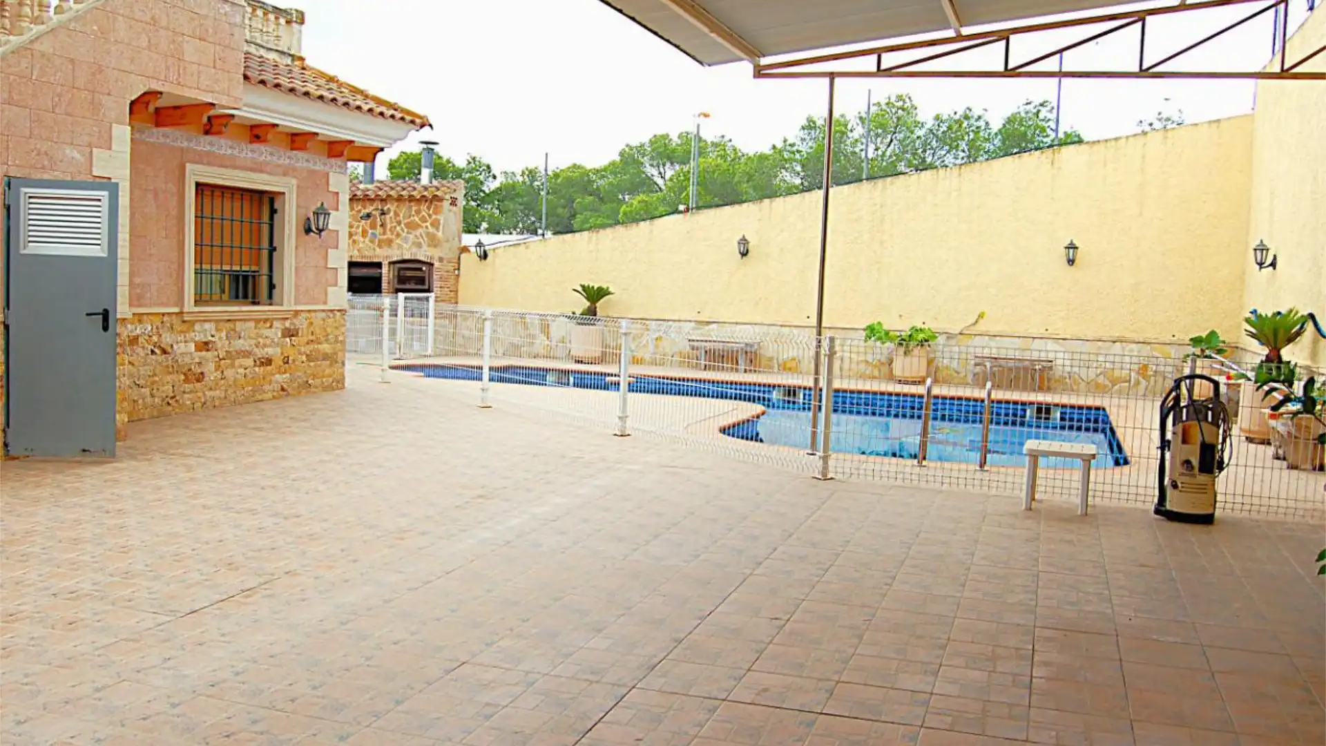 Chalet en  Urbanización la Pinada 37 - Foto 2