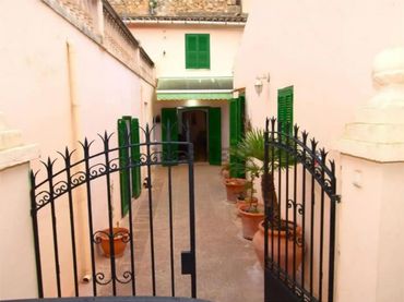 Casa adosada en  Carrer des Convent 13 - Foto 1