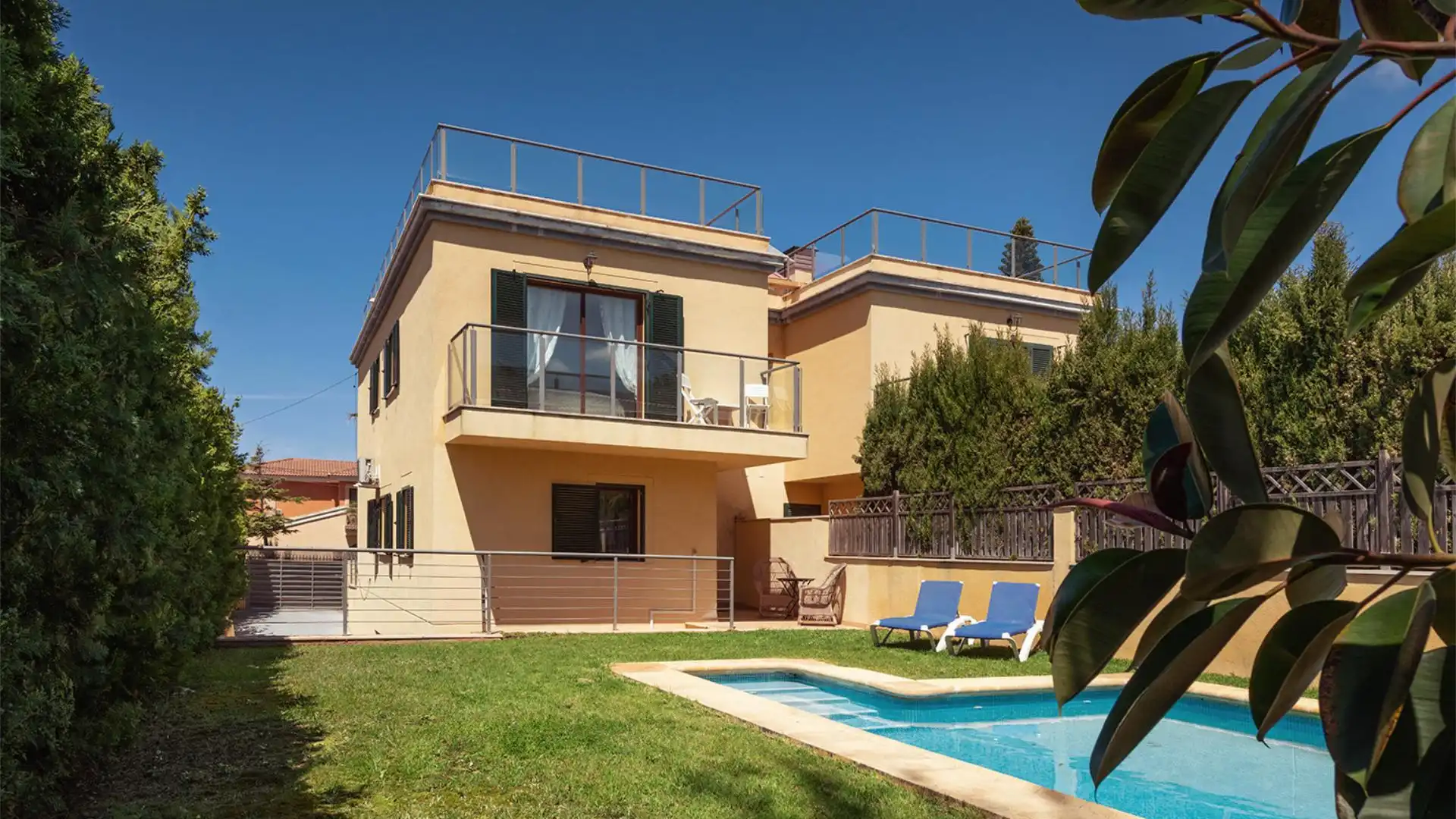 Casa adosada en  Carrer de Mart 57A - Foto 2