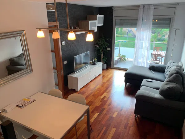 Dúplex en ronda 8 de març, 63