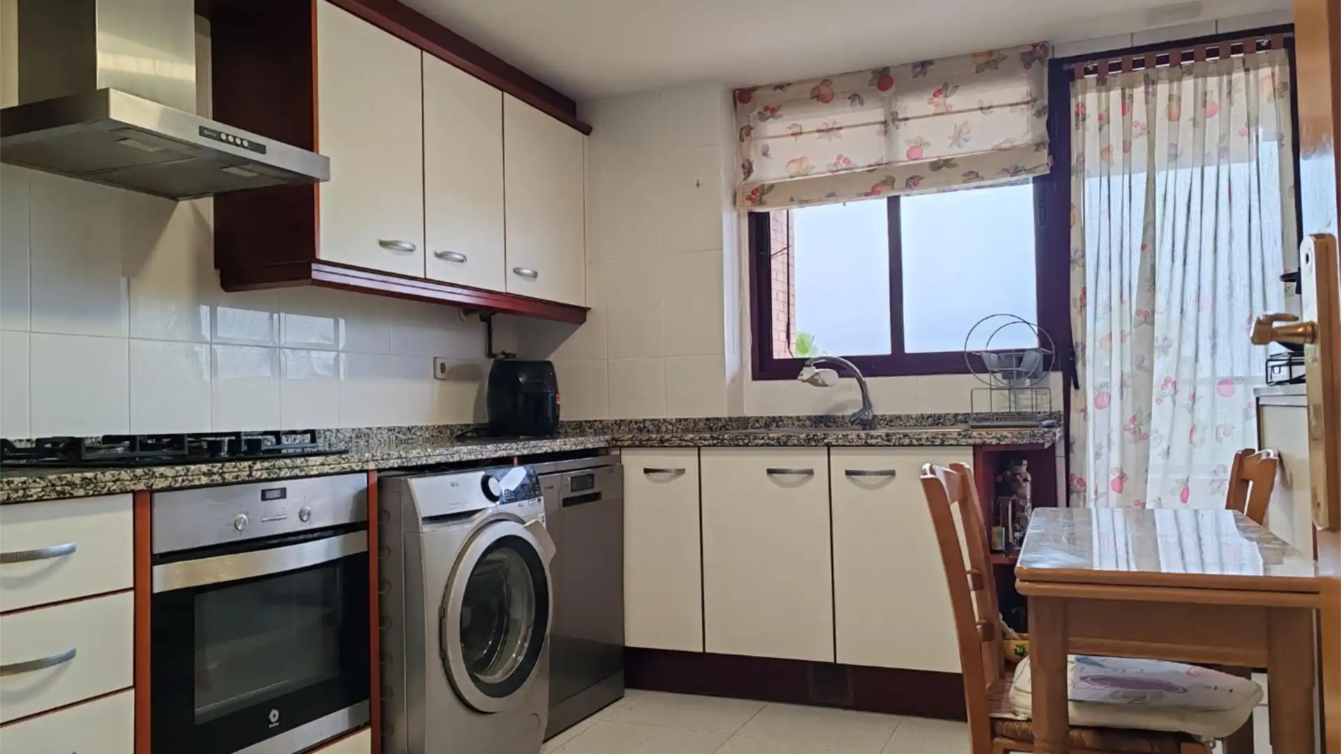 Piso en  Carrer de la Canal de Navarrés 9 - Foto 10